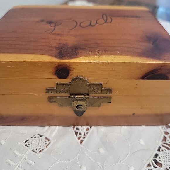 Vintage Cedar Wood Trinket Box Jewelry Chest with Hinged Lid Keepsake Etched DAD - Picture 5 of 11